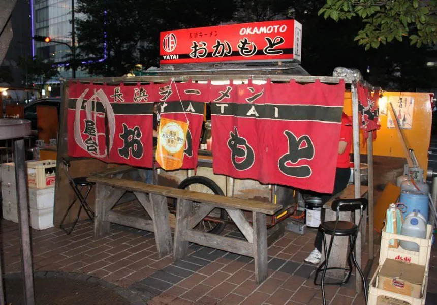 写真：長浜ラーメンおかもとの屋台